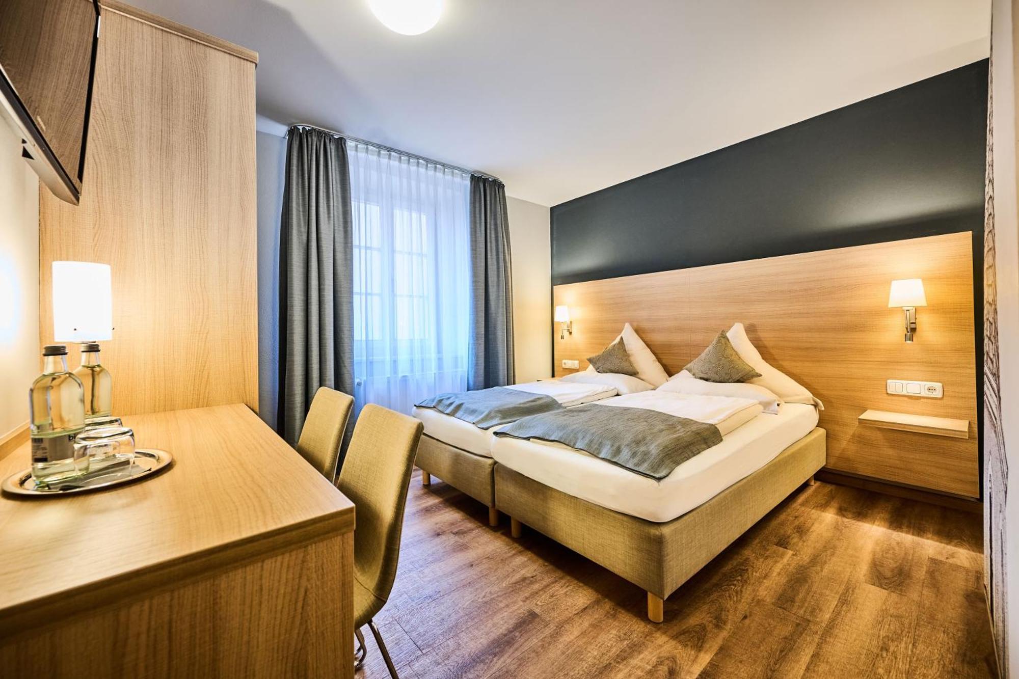 Hotel & Gasthaus Das Roehrl Straubing Exterior photo
